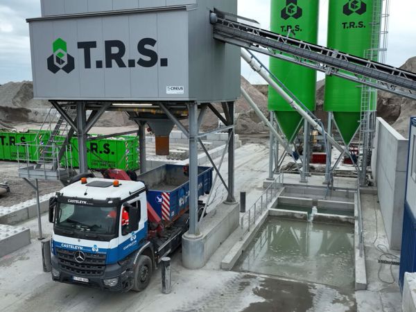 Betoncentrale met dubbelasmenger BHS Casteleyn